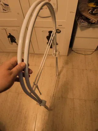 Moisés de mimbre con patas