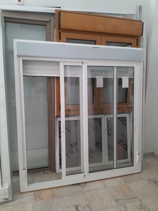 Cierre aluminio doble cristal con persiana
