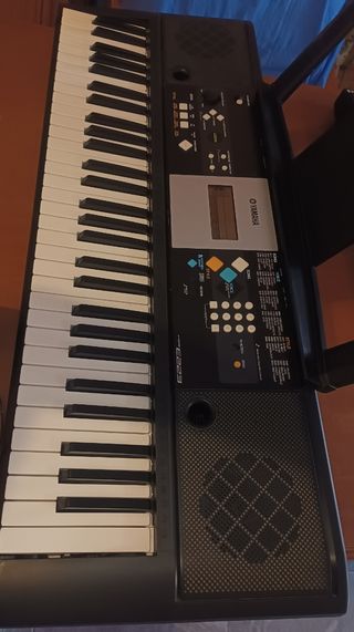 Teclado Yamaha E223. Precio no negociable.