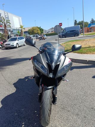 YAMAHA R6