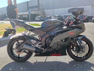 YAMAHA R6