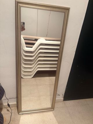 Espejo de pared dorado