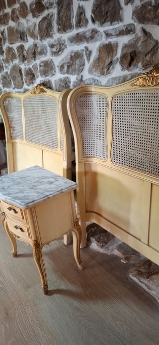 Cabecero y mesita de noche