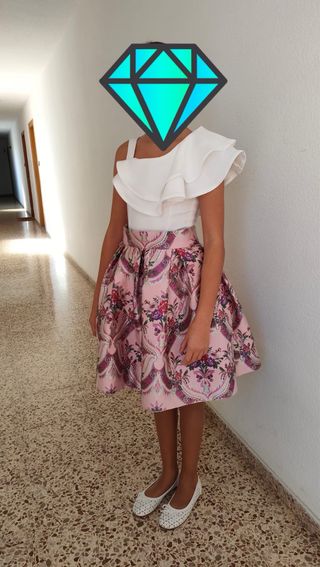 Falda de tela de fallera rosa, ideal para eventos.