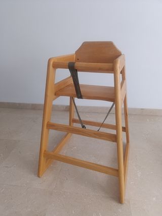 Trona de madera