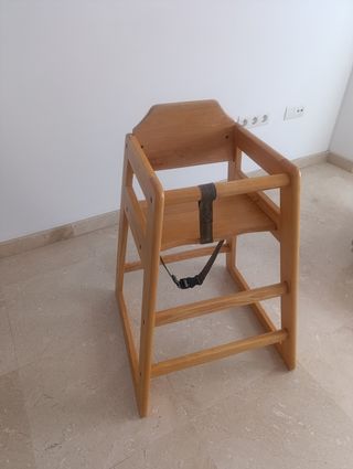 Trona de madera
