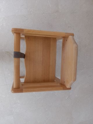 Trona de madera