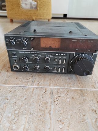 Emisora HF ICOM IC-701 con Fuente IC-701PS