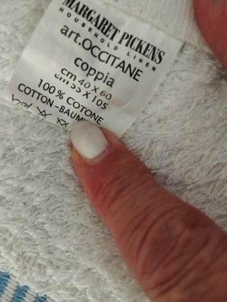 4 Asciugamani Spugna Ricamati. Due grandi e due pi