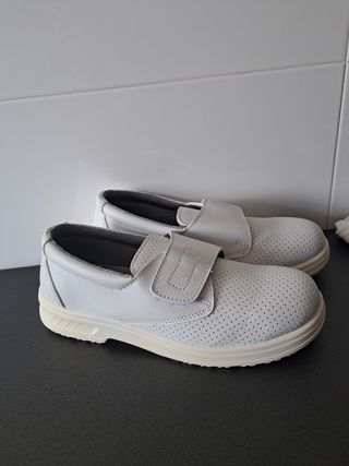 Zapatos de trabajo blancos talla 41 y talla 42