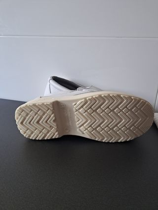 Zapatos de trabajo blancos talla 41 y talla 42