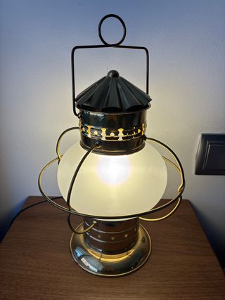 Lámpara de mesa estilo barco