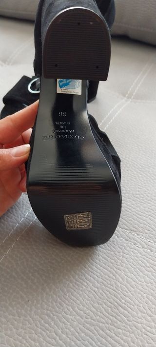 Zapatos Gloria Ortiz de tacón