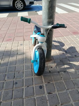 Bici sin pedales trainingbike azul y blanca