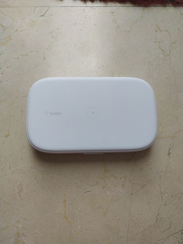 Esterilizador UV y Cargador inalámbrico Belkin