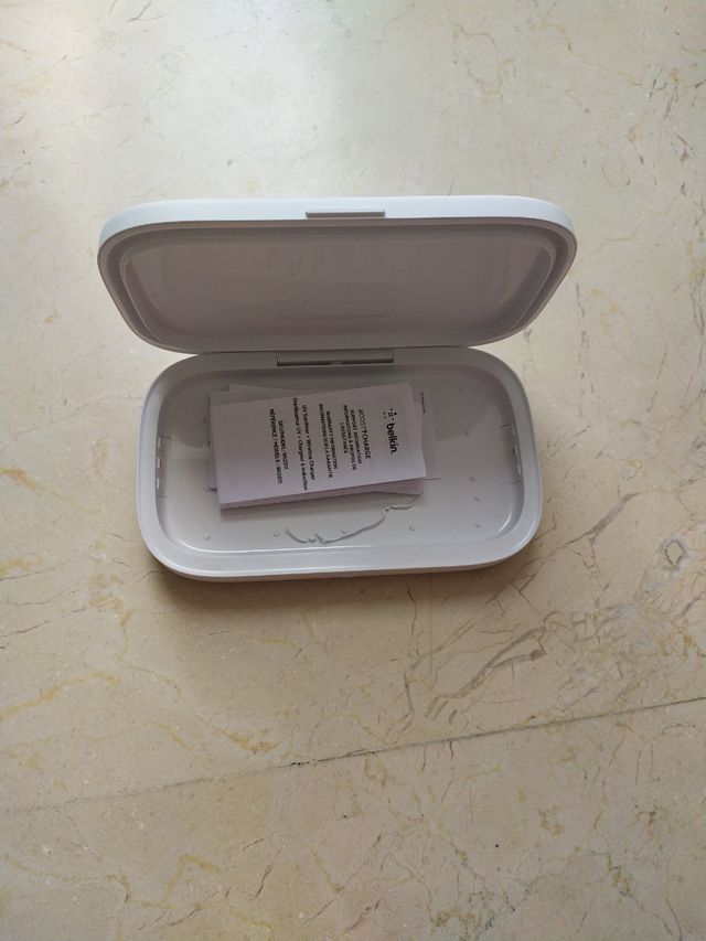 Esterilizador UV y Cargador inalámbrico Belkin