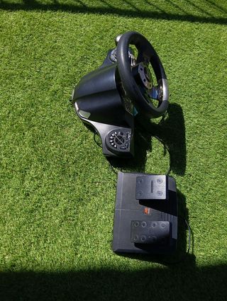 Volante Drive Pro V16 con Pedales