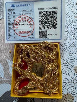 Cadena de oro estilo cuerda