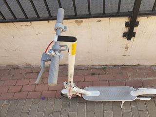 Patinete eléctrico blanco