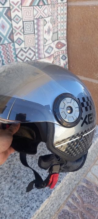 Casco de moto con visera