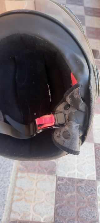 Casco de moto con visera