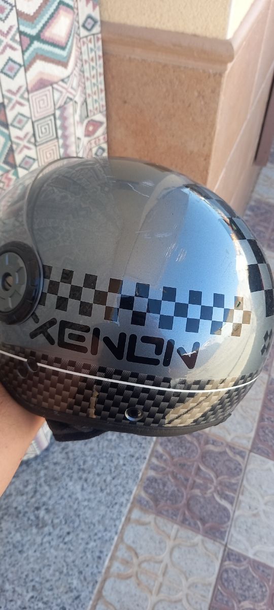 Casco de moto con visera