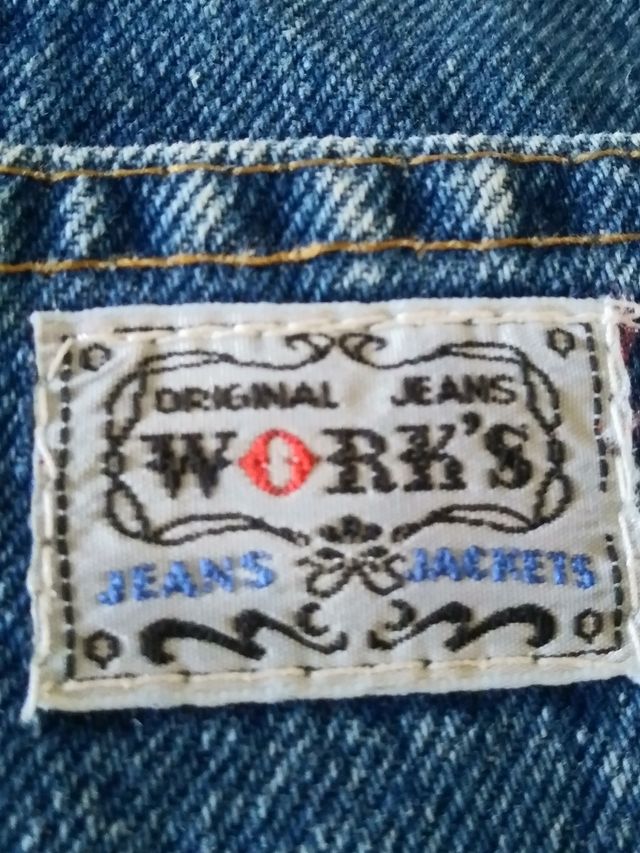 Falda vaquera con flores pintadas