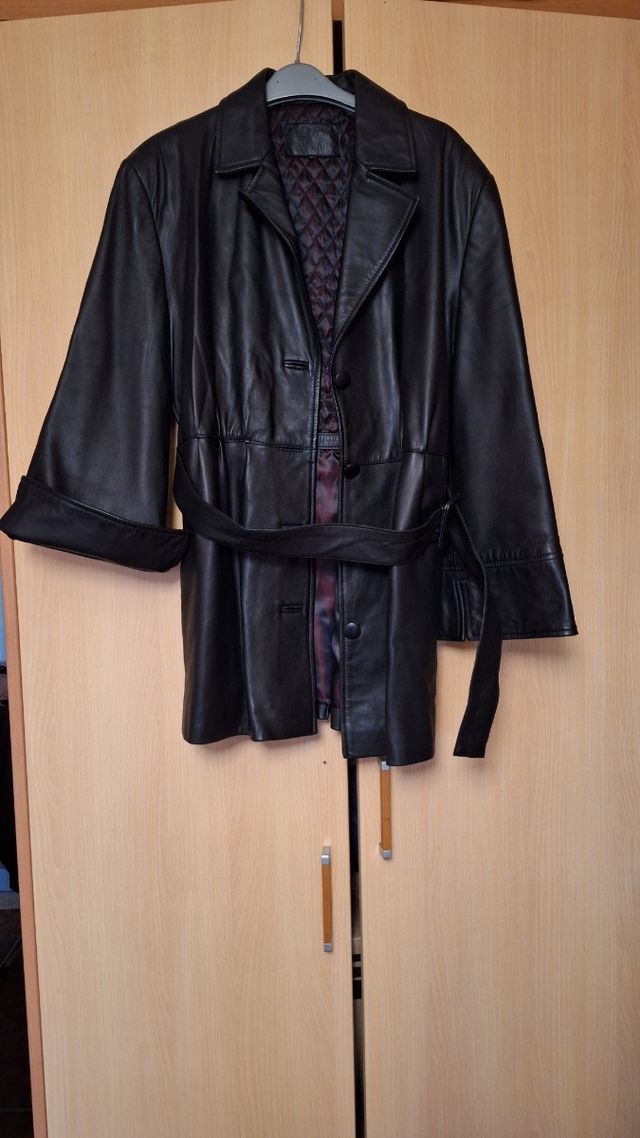 Chaqueta de piel negra para mujer
