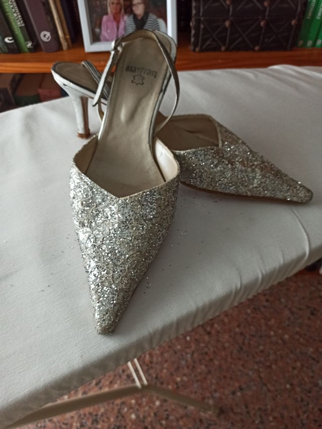 Zapatos de tacón dorados vintage talla 39