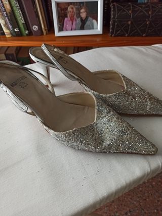 Zapatos de tacón dorados vintage talla 39