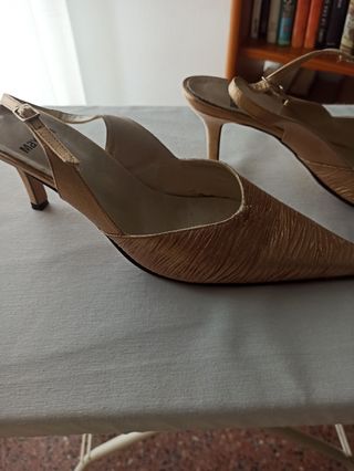 Zapatos de tacón dorados vintage talla 39