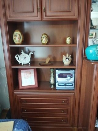 Mueble de salón de madera prácticamente nuevo 