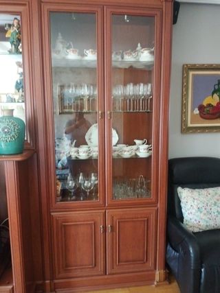 Mueble de salón de madera prácticamente nuevo 