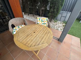 Mesa redonda de jardín con 2 sillas