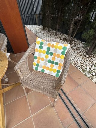 Mesa redonda de jardín con 2 sillas
