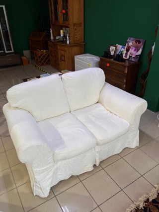 Sofá y sillón blanco de tela