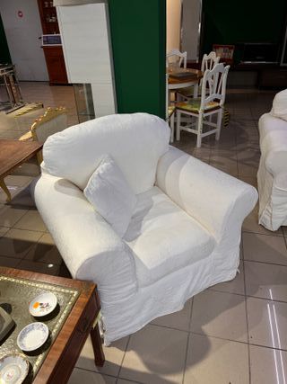 Sofá y sillón blanco de tela