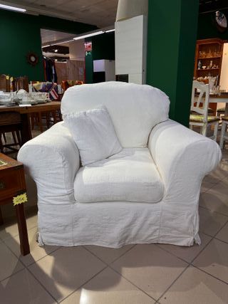 Sofá y sillón blanco de tela