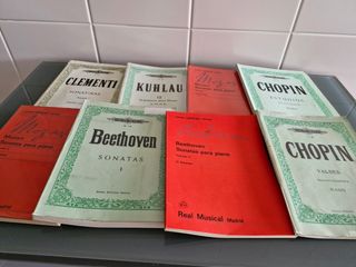 Lote de libros de la carrera de Piano