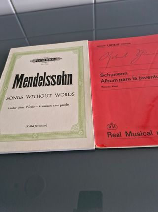 Lote de libros de la carrera de Piano