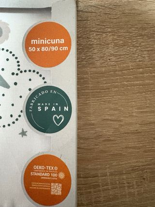 Juego sábanas y  almohada minicuna