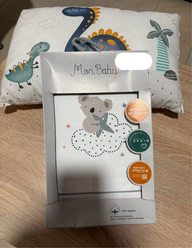 Juego sábanas y  almohada minicuna