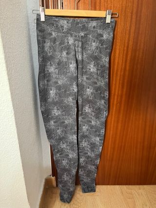 Mallas deportivas grises con estampado blanco Tall