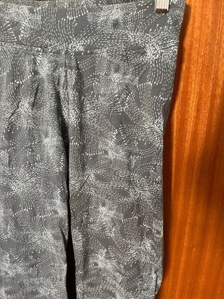 Mallas deportivas grises con estampado blanco Tall