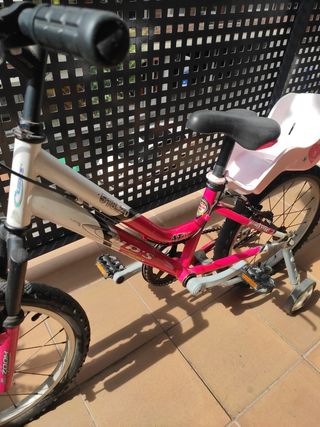 Bicicleta infantil rosa y blanca