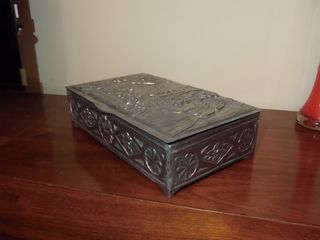 Antigua caja de plateada para joyas