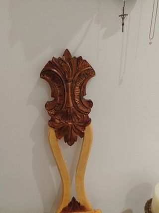 Bellissima vecchia sedia in legno in stile veneziano