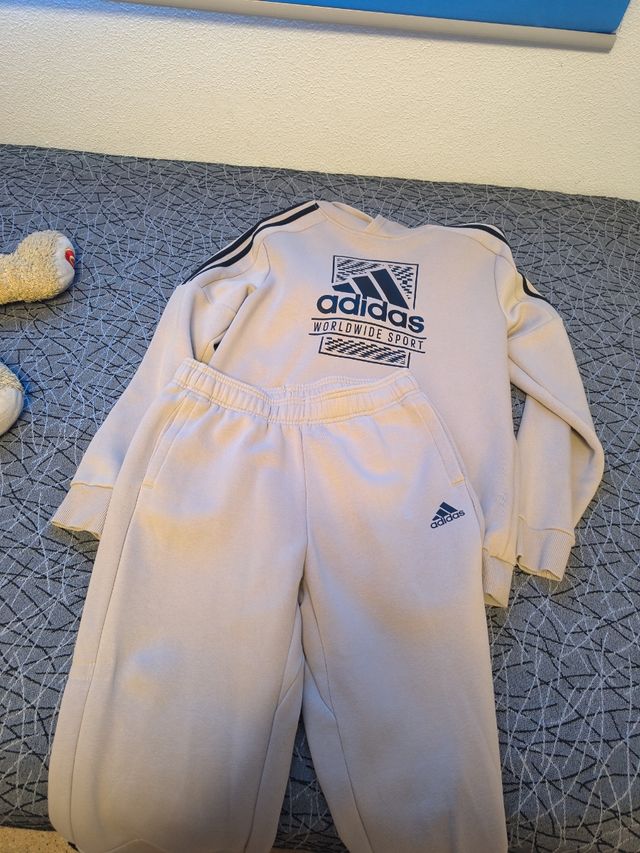 Chándal Adidas beige talla 13/14 años