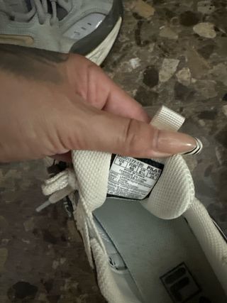 Zapatillas Fila Blancas y Negras