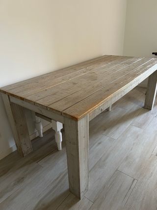 Mesa de madera rústica

